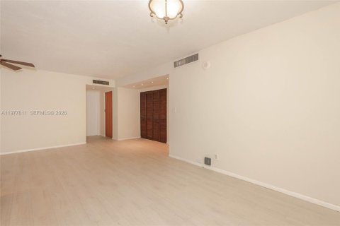 Condo in Sunny Isles Beach, Florida, 3 bedrooms  № 2042111 - photo 23