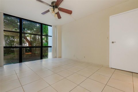 Condo in Sunny Isles Beach, Florida, 3 bedrooms  № 2042111 - photo 10