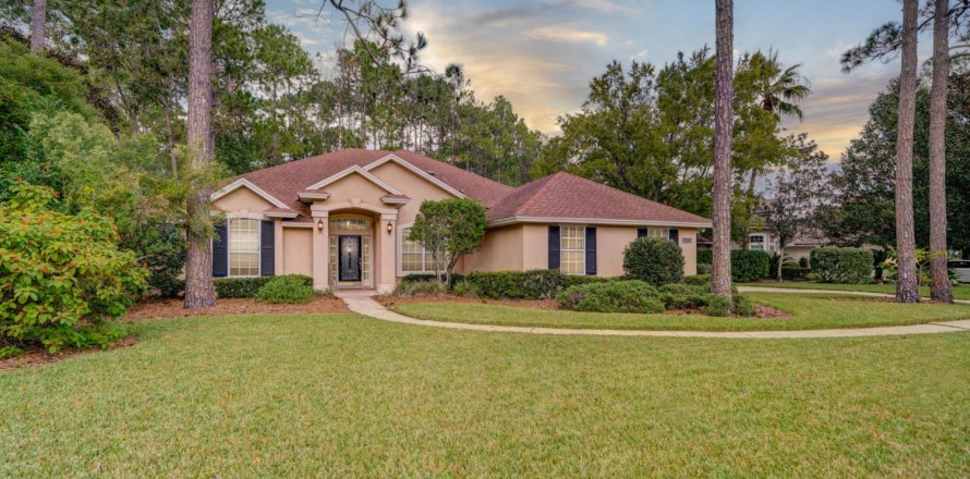 House in Jacksonville, Florida 5 bedrooms, 251.49 sq.m. № 832116
