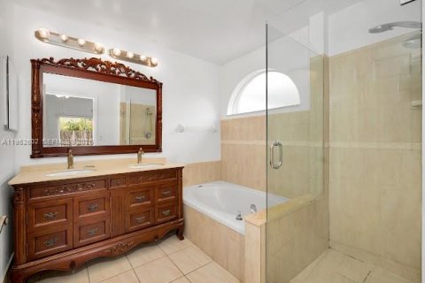 Villa ou maison à vendre à Miami, Floride: 4 chambres, 170.01 m2 № 2008565 - photo 24