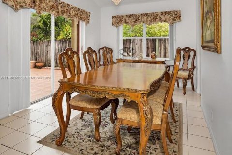Villa ou maison à vendre à Miami, Floride: 4 chambres, 170.01 m2 № 2008565 - photo 11