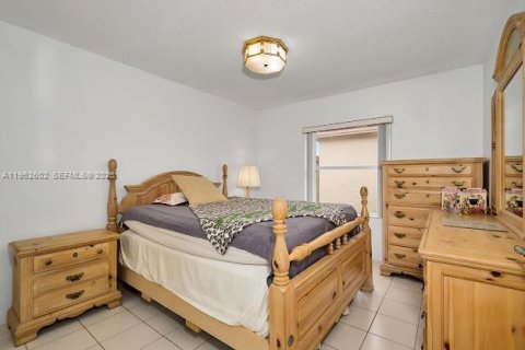 Villa ou maison à vendre à Miami, Floride: 4 chambres, 170.01 m2 № 2008565 - photo 18