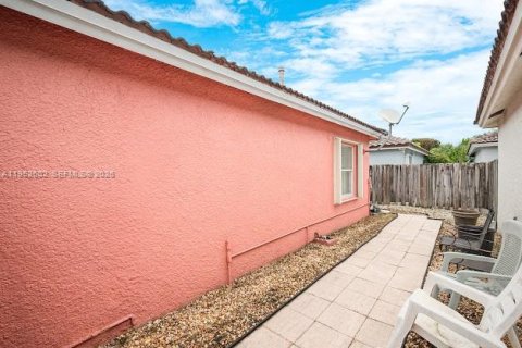 Villa ou maison à vendre à Miami, Floride: 4 chambres, 170.01 m2 № 2008565 - photo 29