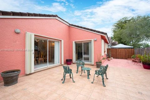 Villa ou maison à vendre à Miami, Floride: 4 chambres, 170.01 m2 № 2008565 - photo 30