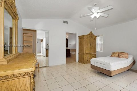 Villa ou maison à vendre à Miami, Floride: 4 chambres, 170.01 m2 № 2008565 - photo 20