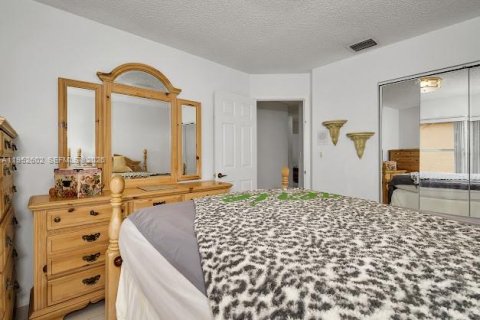 Villa ou maison à vendre à Miami, Floride: 4 chambres, 170.01 m2 № 2008565 - photo 19