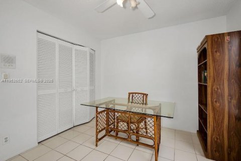 Villa ou maison à vendre à Miami, Floride: 4 chambres, 170.01 m2 № 2008565 - photo 17