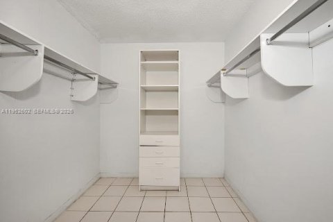 Villa ou maison à vendre à Miami, Floride: 4 chambres, 170.01 m2 № 2008565 - photo 23