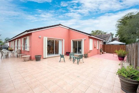 Villa ou maison à vendre à Miami, Floride: 4 chambres, 170.01 m2 № 2008565 - photo 27