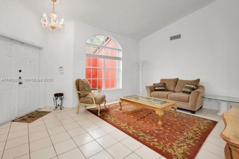Villa ou maison à vendre à Miami, Floride: 4 chambres, 170.01 m2 № 2008565 - photo 4
