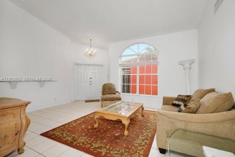 Villa ou maison à vendre à Miami, Floride: 4 chambres, 170.01 m2 № 2008565 - photo 3