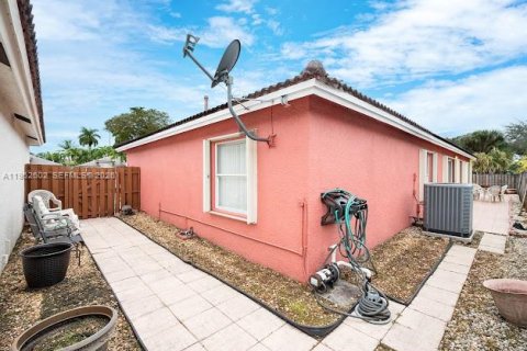 Villa ou maison à vendre à Miami, Floride: 4 chambres, 170.01 m2 № 2008565 - photo 28