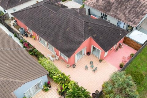 Villa ou maison à vendre à Miami, Floride: 4 chambres, 170.01 m2 № 2008565 - photo 26