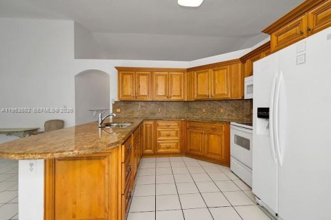 Villa ou maison à vendre à Miami, Floride: 4 chambres, 170.01 m2 № 2008565 - photo 9