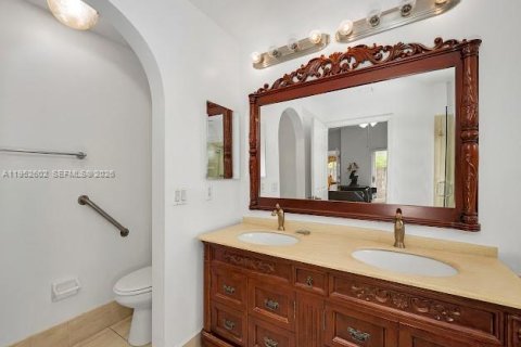 Villa ou maison à vendre à Miami, Floride: 4 chambres, 170.01 m2 № 2008565 - photo 25