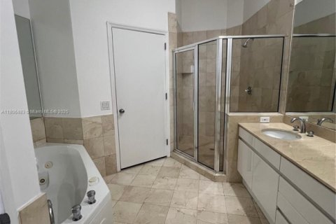 Condo in Miami, Florida, 3 bedrooms  № 1739208 - photo 15