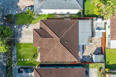 House in Cutler Bay, Florida 3 bedrooms, 137.5 sq.m. № 1953108 - photo 23