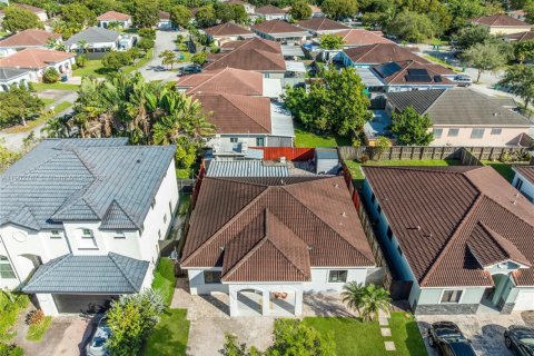 House in Cutler Bay, Florida 3 bedrooms, 137.5 sq.m. № 1953108 - photo 21