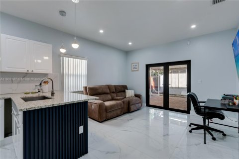 House in Cutler Bay, Florida 3 bedrooms, 137.5 sq.m. № 1953108 - photo 13