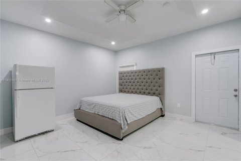 House in Cutler Bay, Florida 3 bedrooms, 137.5 sq.m. № 1953108 - photo 9