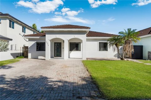 House in Cutler Bay, Florida 3 bedrooms, 137.5 sq.m. № 1953108 - photo 1