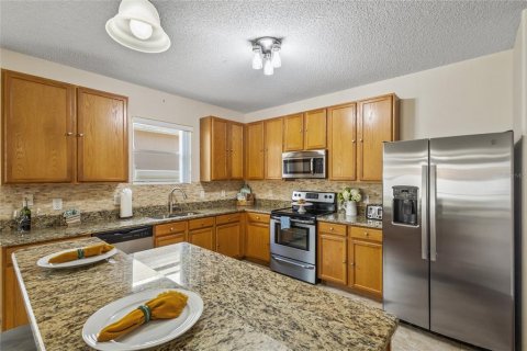 Villa ou maison à louer à Davenport, Floride: 3 chambres, 193.24 m2 № 2135331 - photo 4