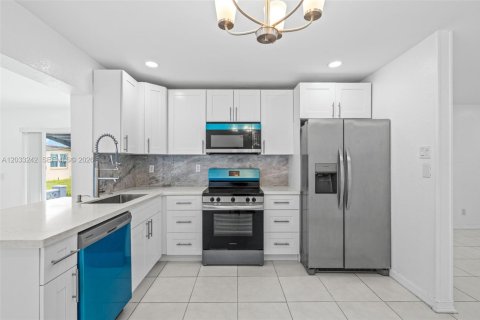 Casa en alquiler en Tamarac, Florida, 2 dormitorios, 98.66 m2 № 2077983 - foto 10