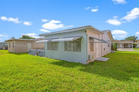 Casa en alquiler en Tamarac, Florida, 2 dormitorios, 98.66 m2 № 2077983 - foto 28
