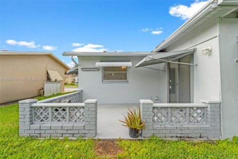 Casa en alquiler en Tamarac, Florida, 2 dormitorios, 98.66 m2 № 2077983 - foto 25
