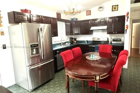 House in Lorida, Florida 4 bedrooms № 2171127 - photo 5