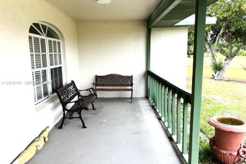 House in Lorida, Florida 4 bedrooms № 2171127 - photo 3