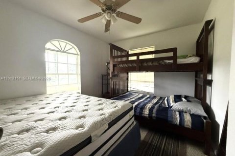 House in Lorida, Florida 4 bedrooms № 2171127 - photo 11