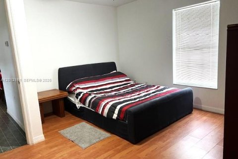 House in Lorida, Florida 4 bedrooms № 2171127 - photo 9