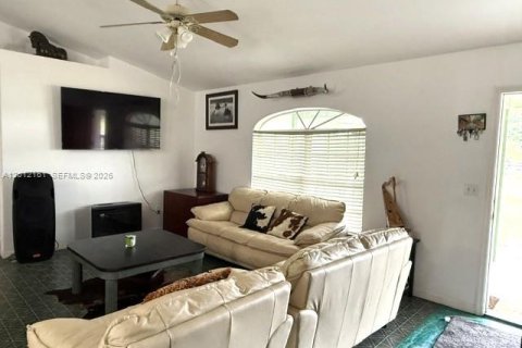 House in Lorida, Florida 4 bedrooms № 2171127 - photo 8