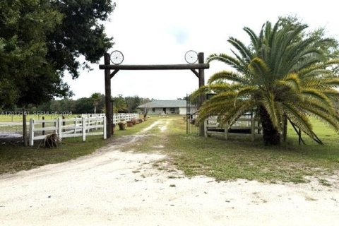 House in Lorida, Florida 4 bedrooms № 2171127
