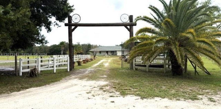 House in Lorida, Florida 4 bedrooms № 2171127