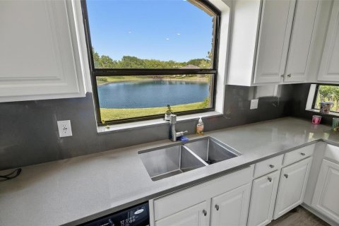 House in Palm Coast, Florida 3 bedrooms, 180.42 sq.m. № 2214638 - photo 6