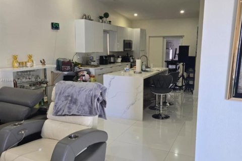 House in Homestead, Florida 3 bedrooms, 120.03 sq.m. № 1855088 - photo 22