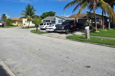 House in Homestead, Florida 3 bedrooms, 120.03 sq.m. № 1855088 - photo 24