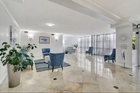 Condominio en venta en Hallandale Beach, Florida, 2 dormitorios, 104.98 m2 № 2032851 - foto 23