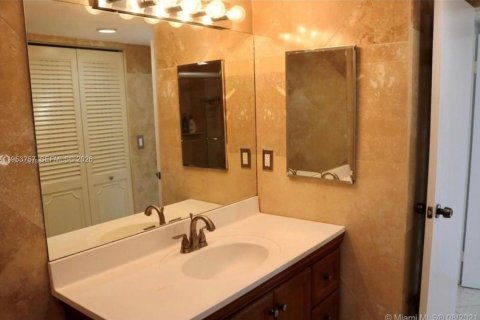 Condominio en venta en Hallandale Beach, Florida, 2 dormitorios, 104.98 m2 № 2032851 - foto 15