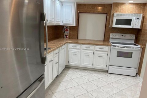 Condominio en venta en Hallandale Beach, Florida, 2 dormitorios, 104.98 m2 № 2032851 - foto 11