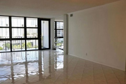 Condominio en venta en Hallandale Beach, Florida, 2 dormitorios, 104.98 m2 № 2032851 - foto 7