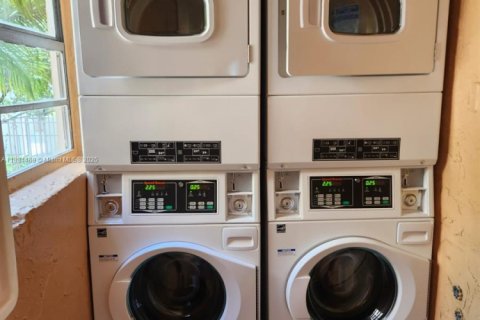 Appartement à louer à Miami, Floride: 2 chambres, 69.68 m2 № 1946142 - photo 8