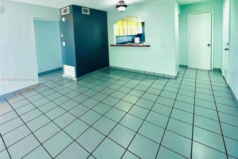 Appartement à louer à Miami, Floride: 2 chambres, 69.68 m2 № 1946142 - photo 16