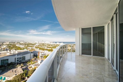 Condominio en Miami Beach, Florida, 2 dormitorios  № 2034161