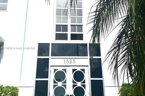 Copropriété à louer à Miami Beach, Floride: 41.81 m2 № 1699487 - photo 1