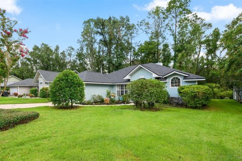 House in Gainesville, Florida 3 bedrooms, 154.96 sq.m. № 2283460 - photo 2