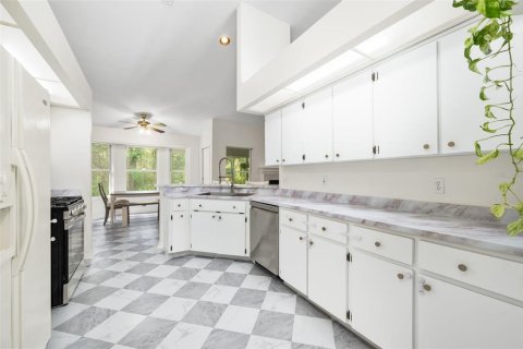 House in Gainesville, Florida 3 bedrooms, 154.96 sq.m. № 2283460 - photo 10