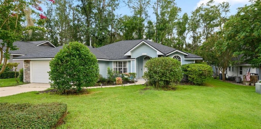 House in Gainesville, Florida 3 bedrooms, 154.96 sq.m. № 2283460